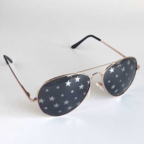 Free People Starry Eyed Aviator sunglasses Color: Gold / black - Picture 11 of 12